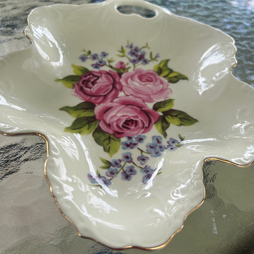 European vintage leaf plate